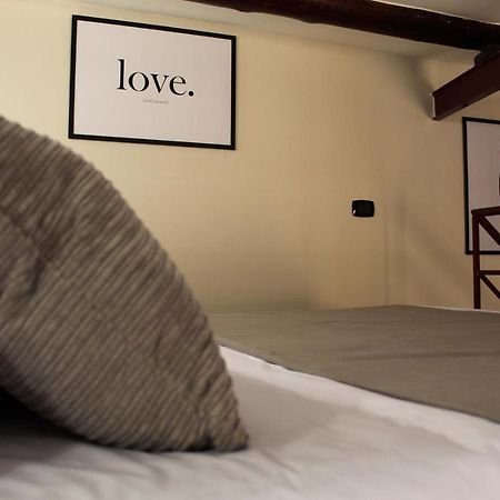 Apartamento Pedamentina Pulcinella Loft Nápoles Exterior foto