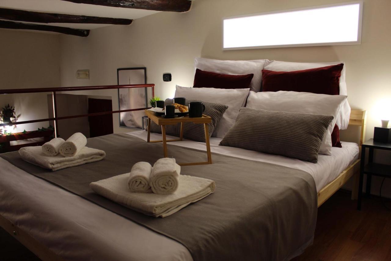 Apartamento Pedamentina Pulcinella Loft Nápoles Exterior foto